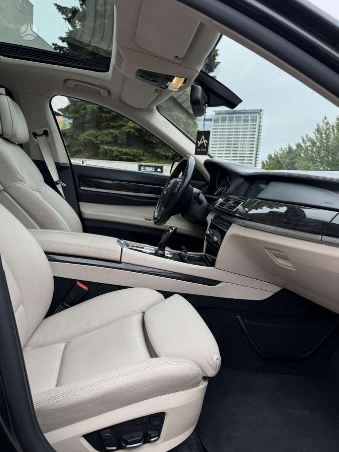 BMW 740, 3.0 l., Седан