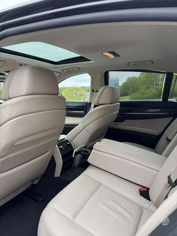 BMW 740, 3.0 l., Седан
