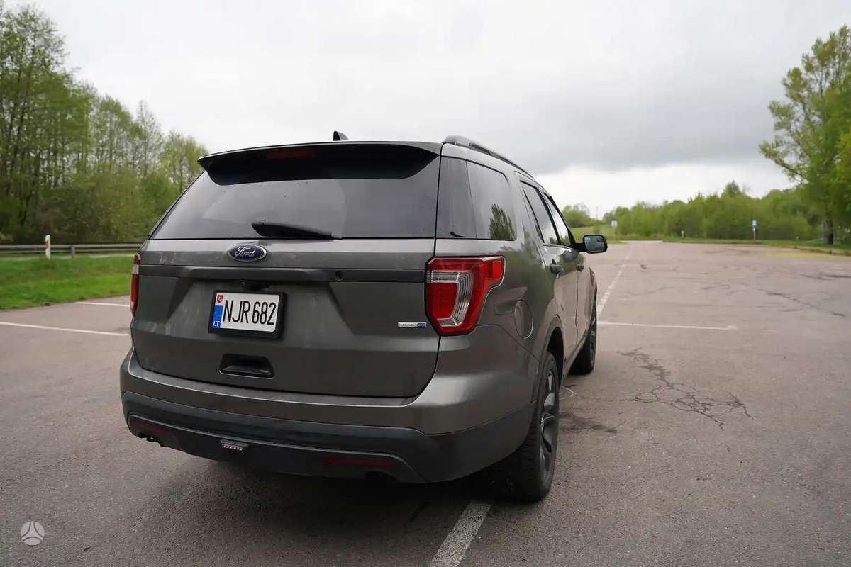 Ford Explorer, 3.7 l., off-road / crossover