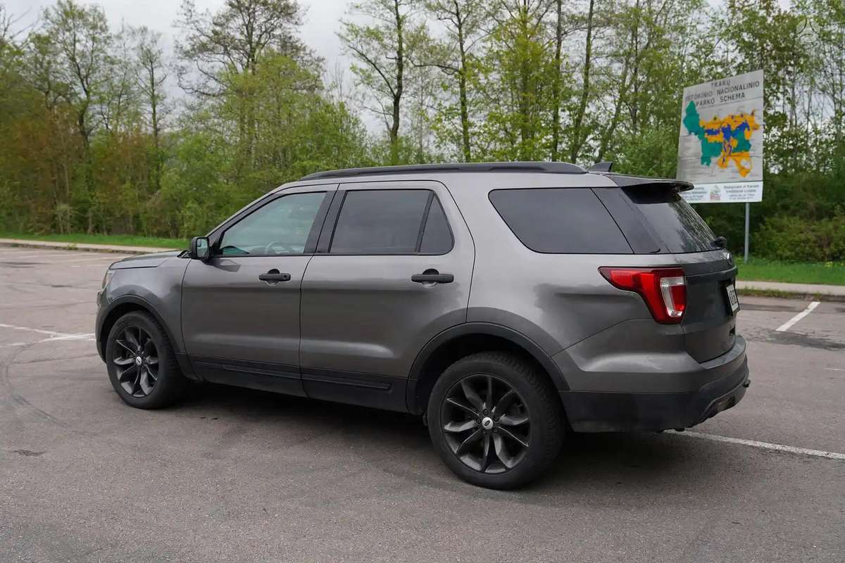 Ford Explorer, 3.7 l., off-road / crossover