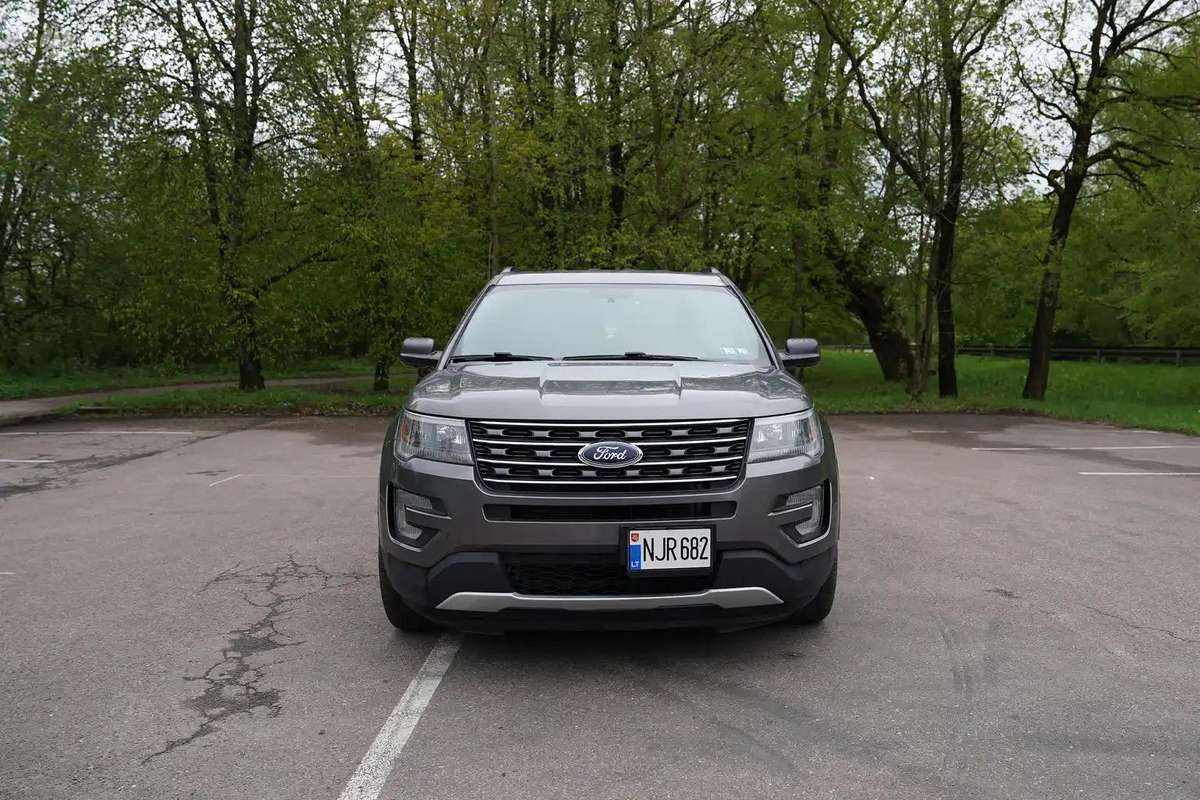 Ford Explorer, 3.7 l., off-road / crossover