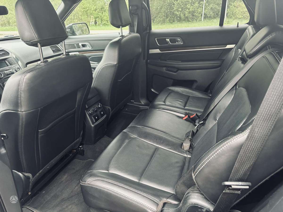 Ford Explorer, 3.7 l., off-road / crossover