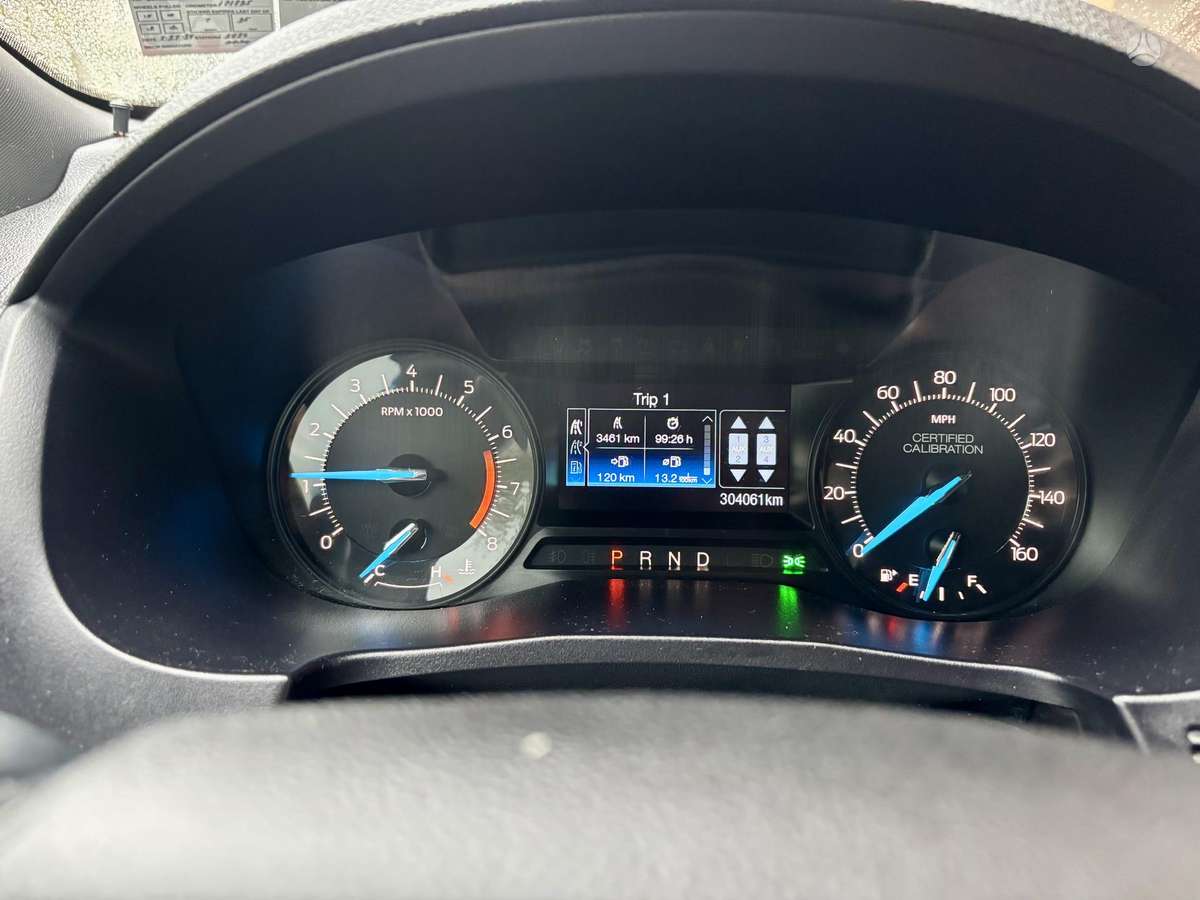 Ford Explorer, 3.7 l., off-road / crossover