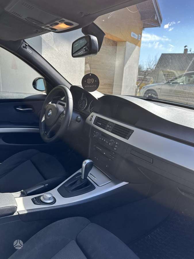 BMW 330, 3.0 l., Седан