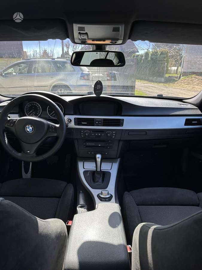 BMW 330, 3.0 l., Седан