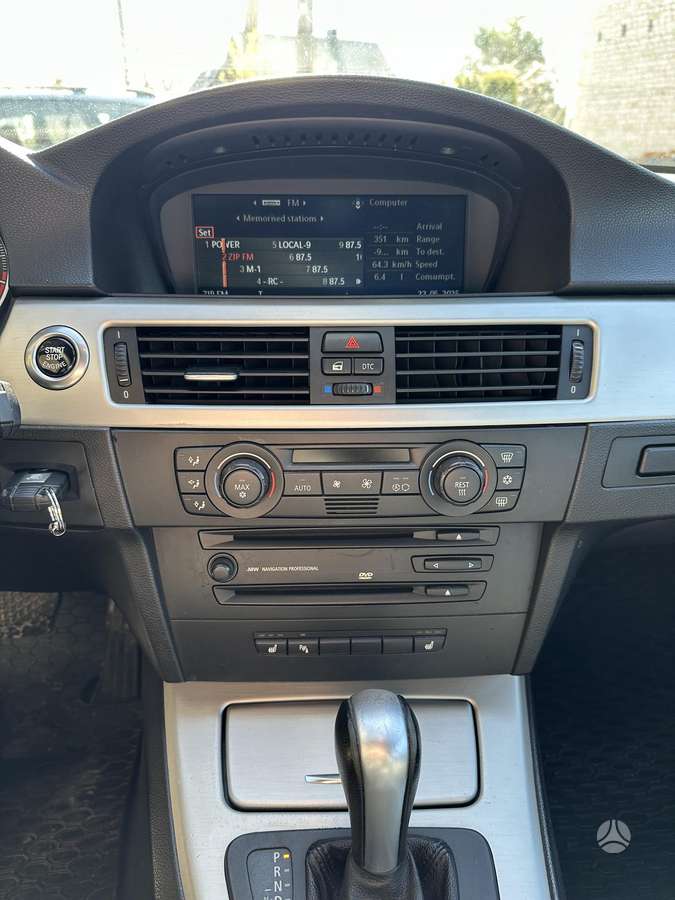 BMW 330, 3.0 l., Седан