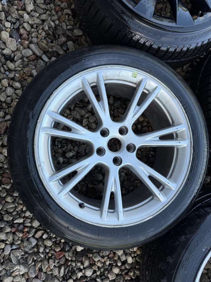 TESLA Y, lengvojo lydinio, R20