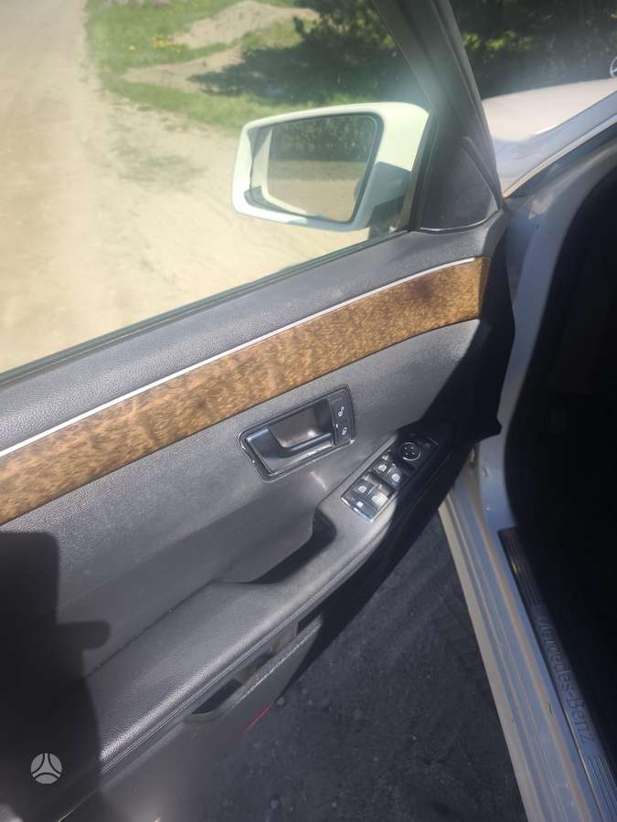 Mercedes-Benz E200, 2.2 l., Седан