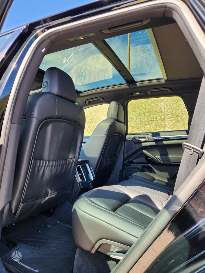 Porsche Cayenne - 9