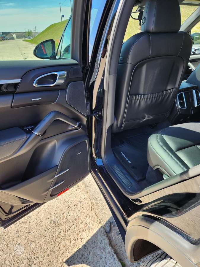 Porsche Cayenne - 10