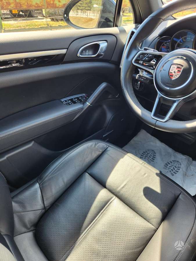 Porsche Cayenne - 12