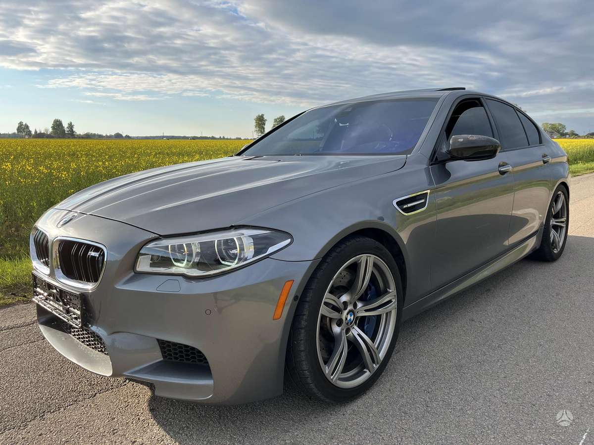 BMW M5, 4.4 l., Седан