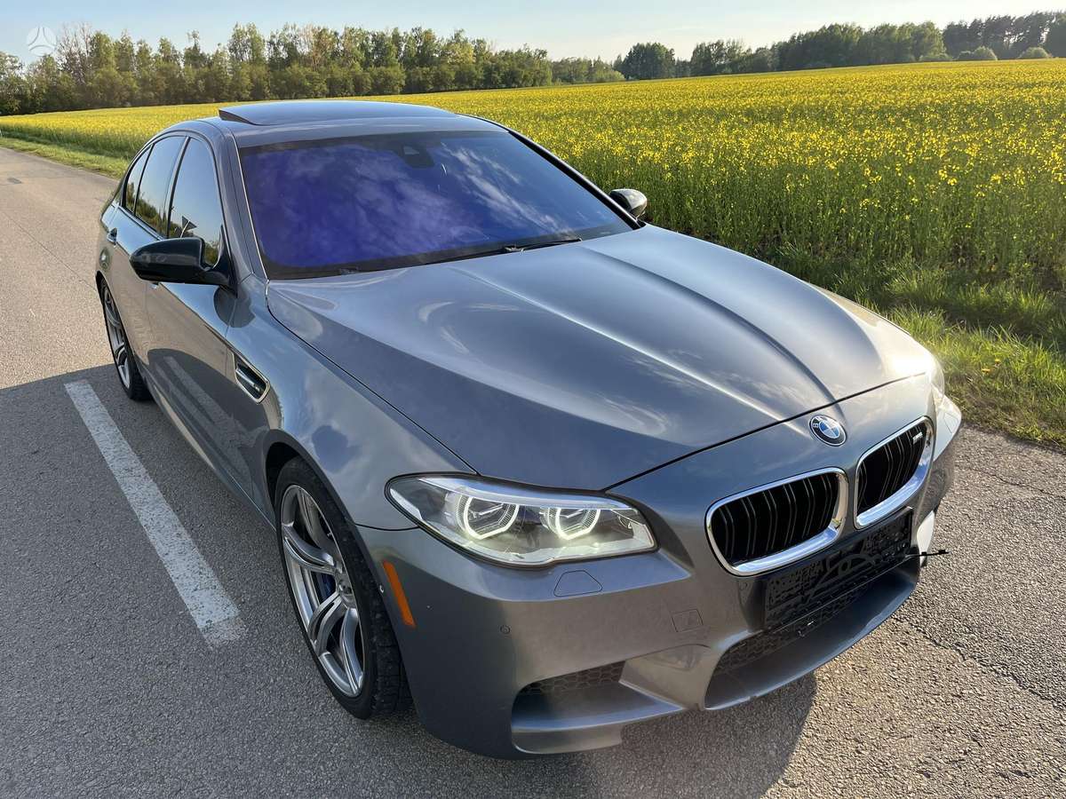 BMW M5, 4.4 l., Седан