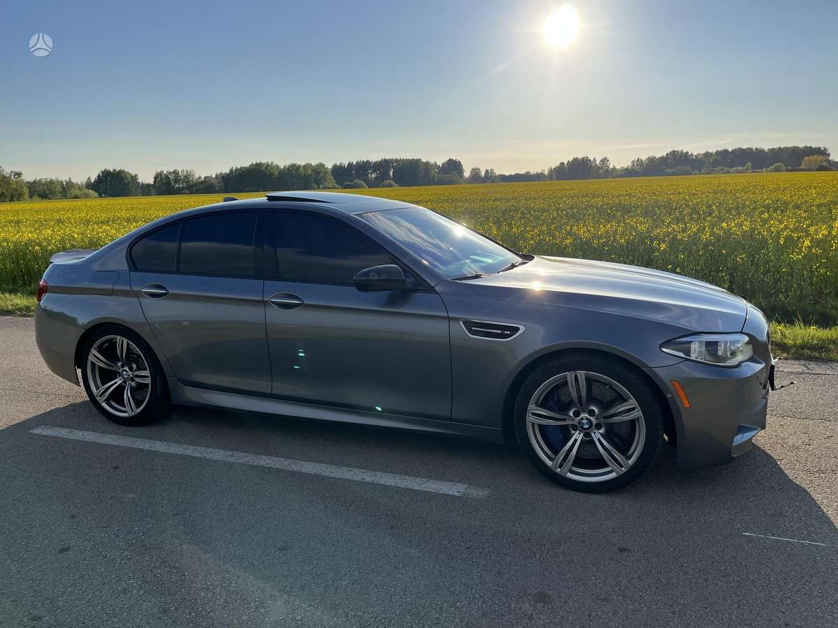 BMW M5, 4.4 l., Седан