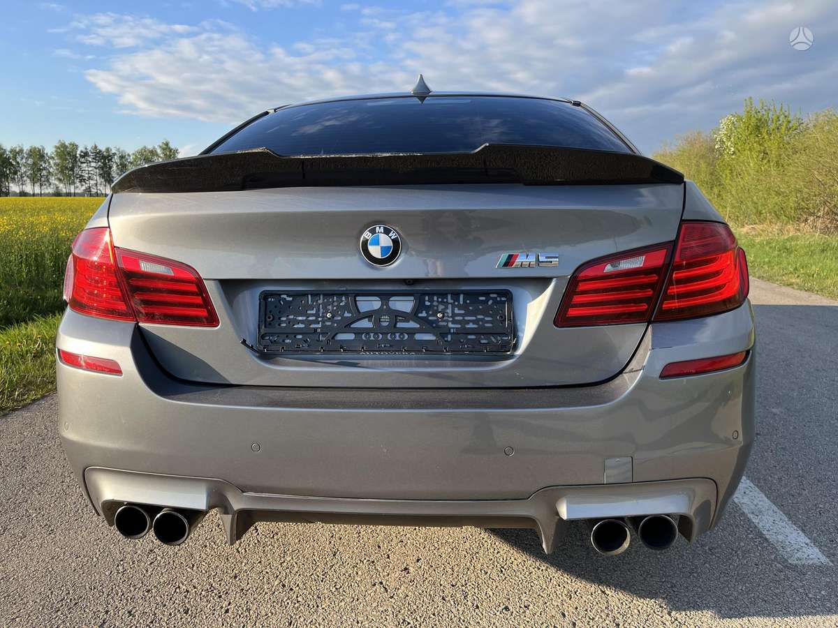 BMW M5, 4.4 l., Седан