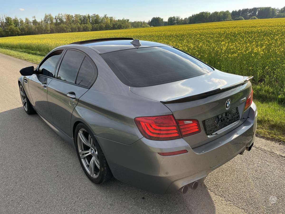 BMW M5, 4.4 l., Седан