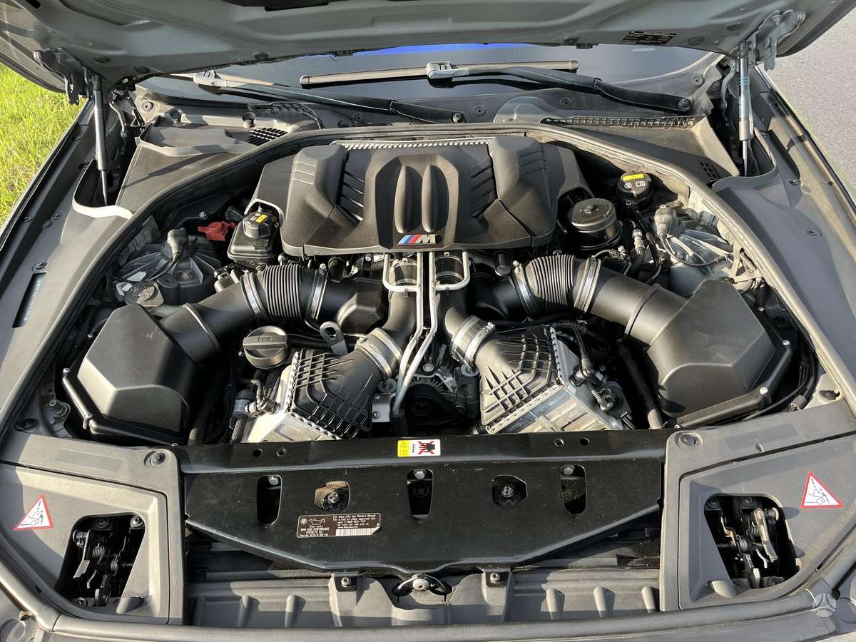 BMW M5, 4.4 l., Седан