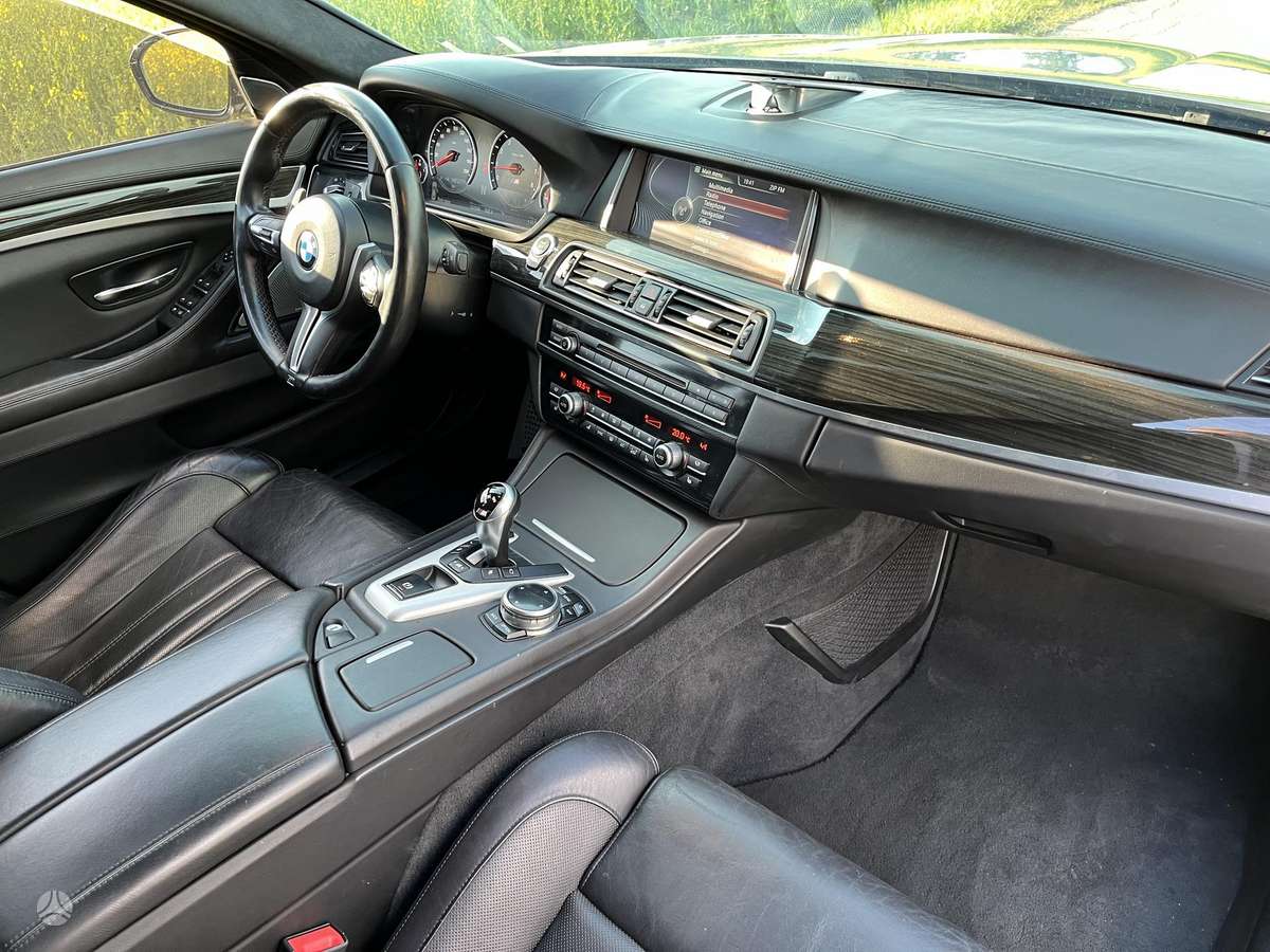 BMW M5, 4.4 l., Седан
