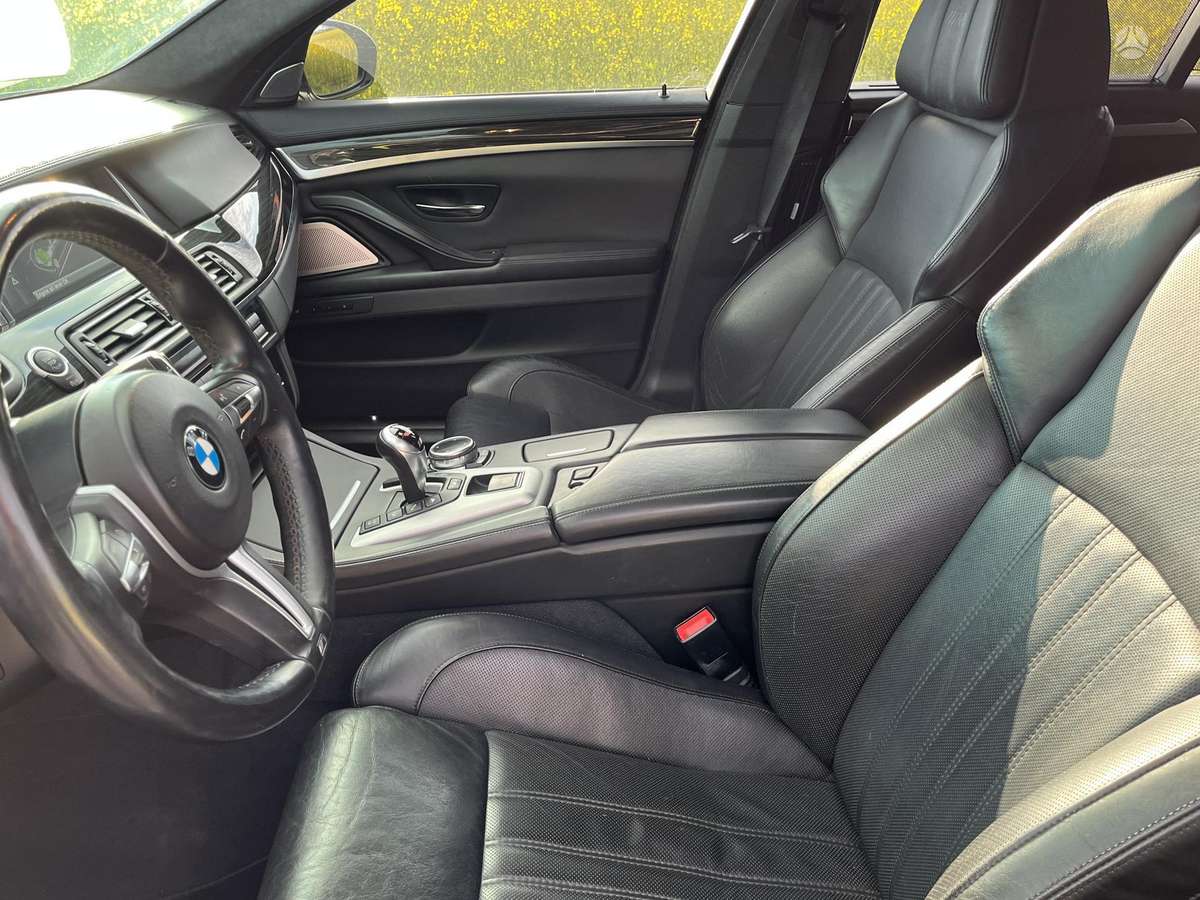 BMW M5, 4.4 l., Седан