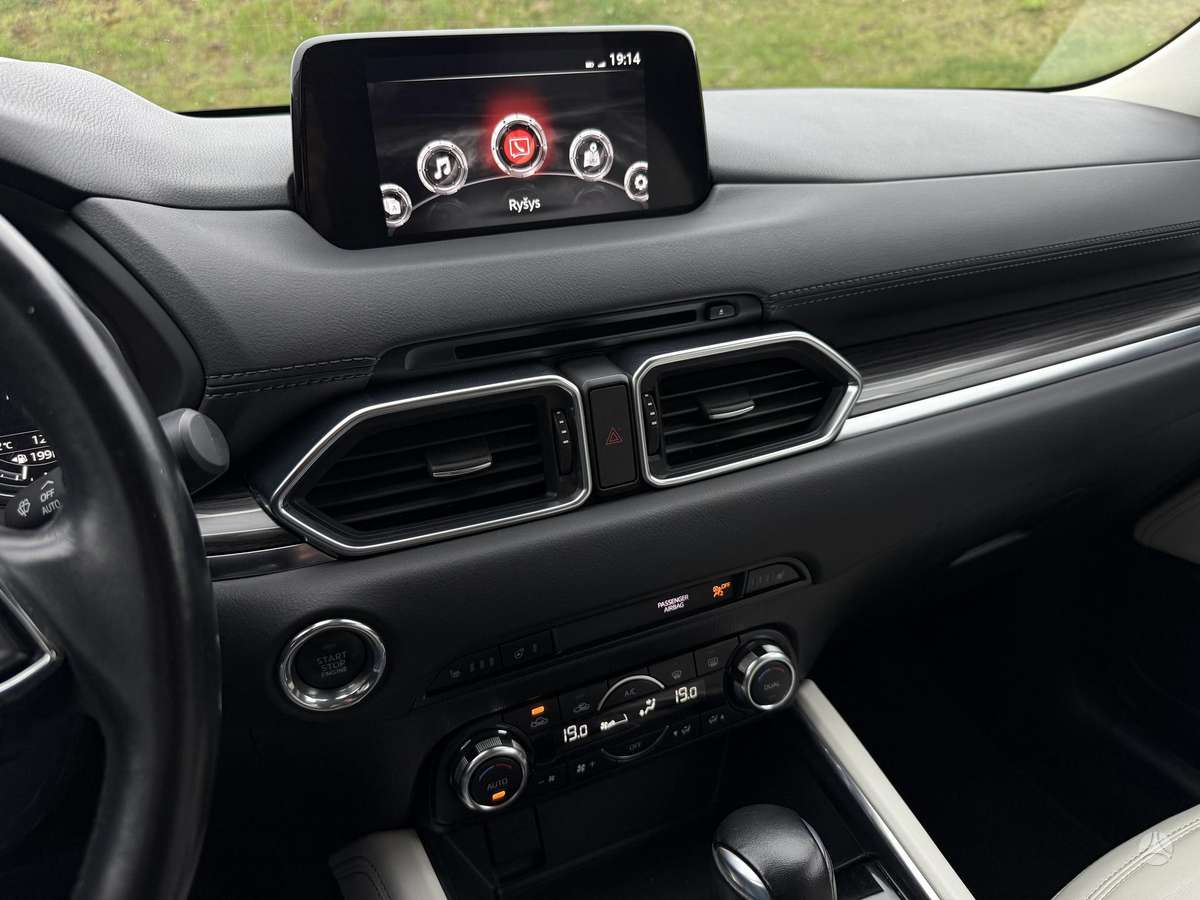 Mazda CX-5, 2.2 l., off-road / crossover
