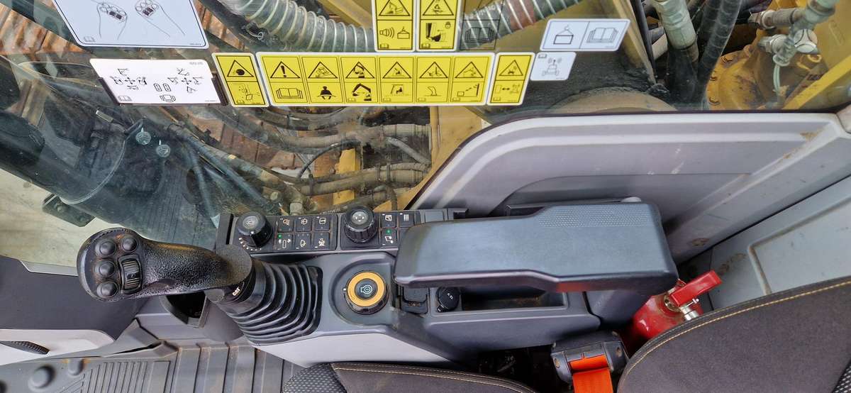 Caterpillar 320, excavator