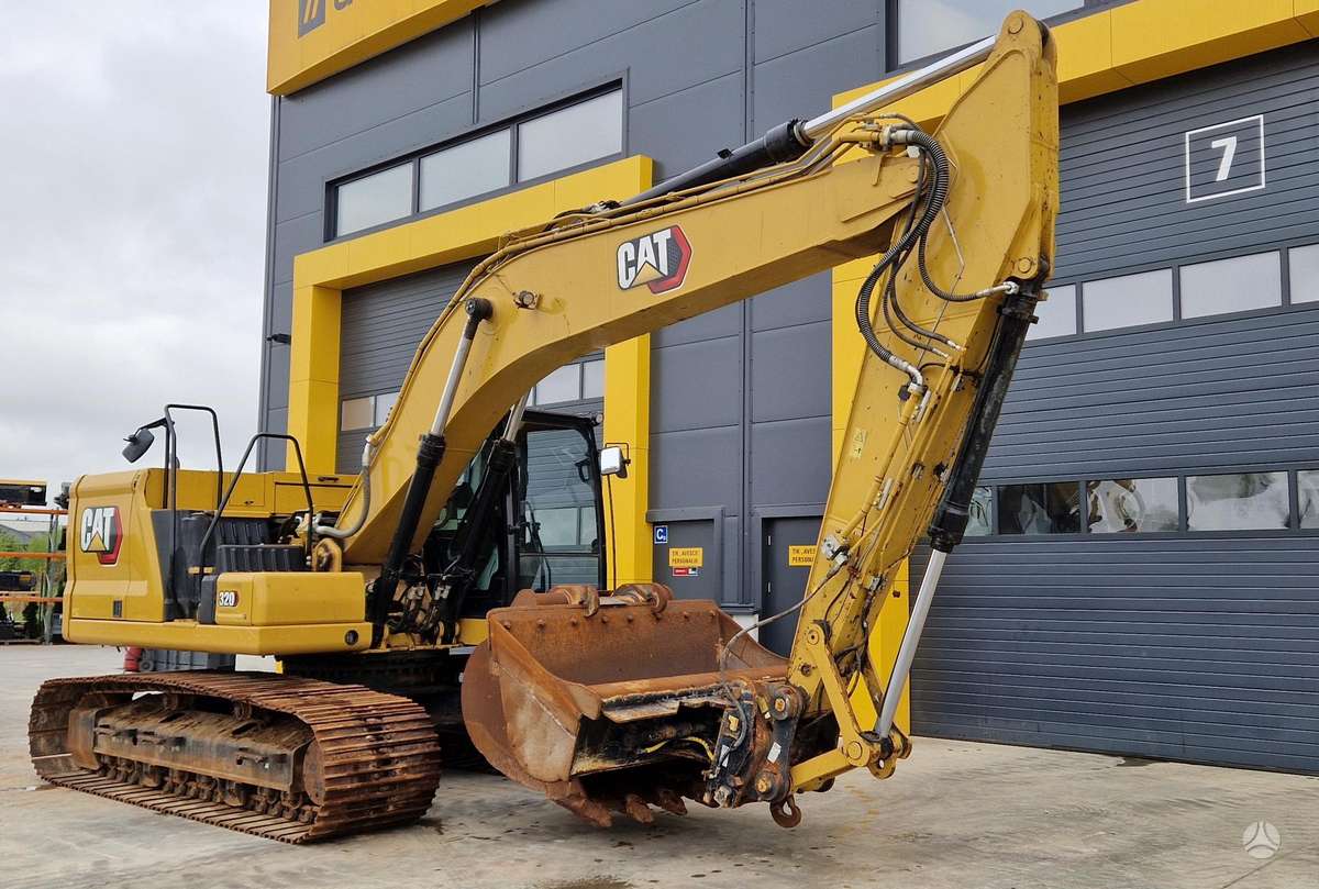 Caterpillar 320, excavator