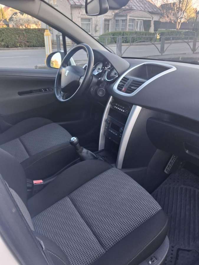 Peugeot 207, 1.6 l., hatchback