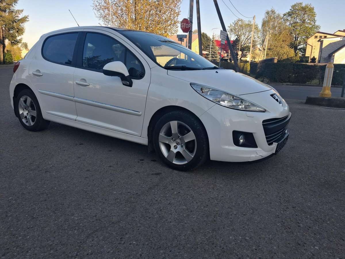 Peugeot 207, 1.6 l., hatchback