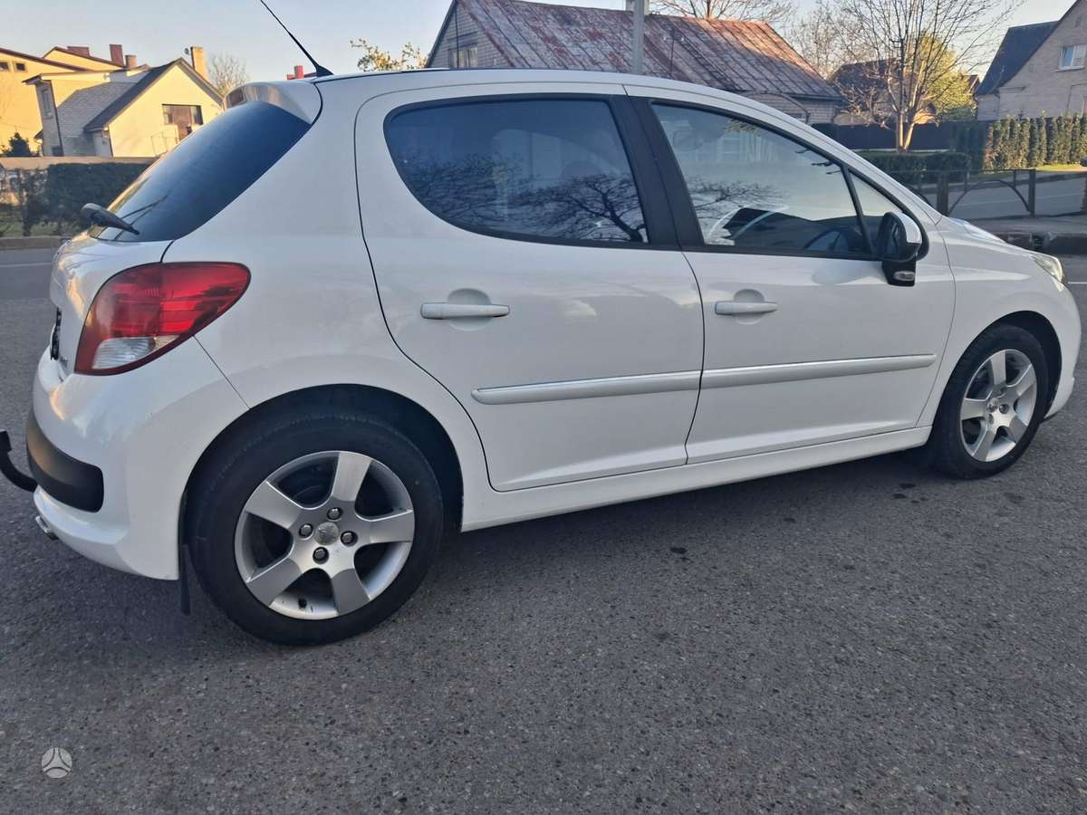 Peugeot 207, 1.6 l., hatchback