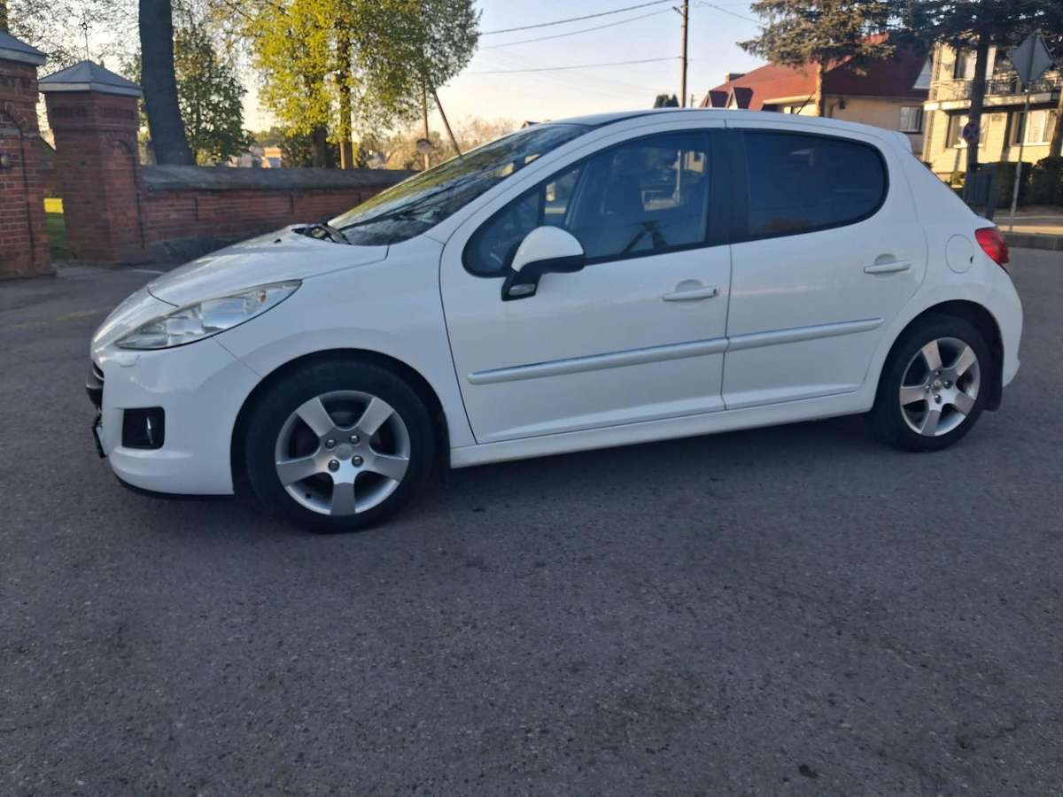 Peugeot 207, 1.6 l., hatchback