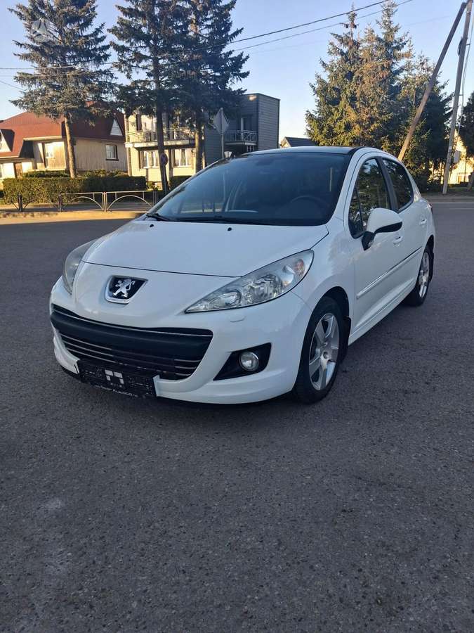 Peugeot 207, 1.6 l., hatchback