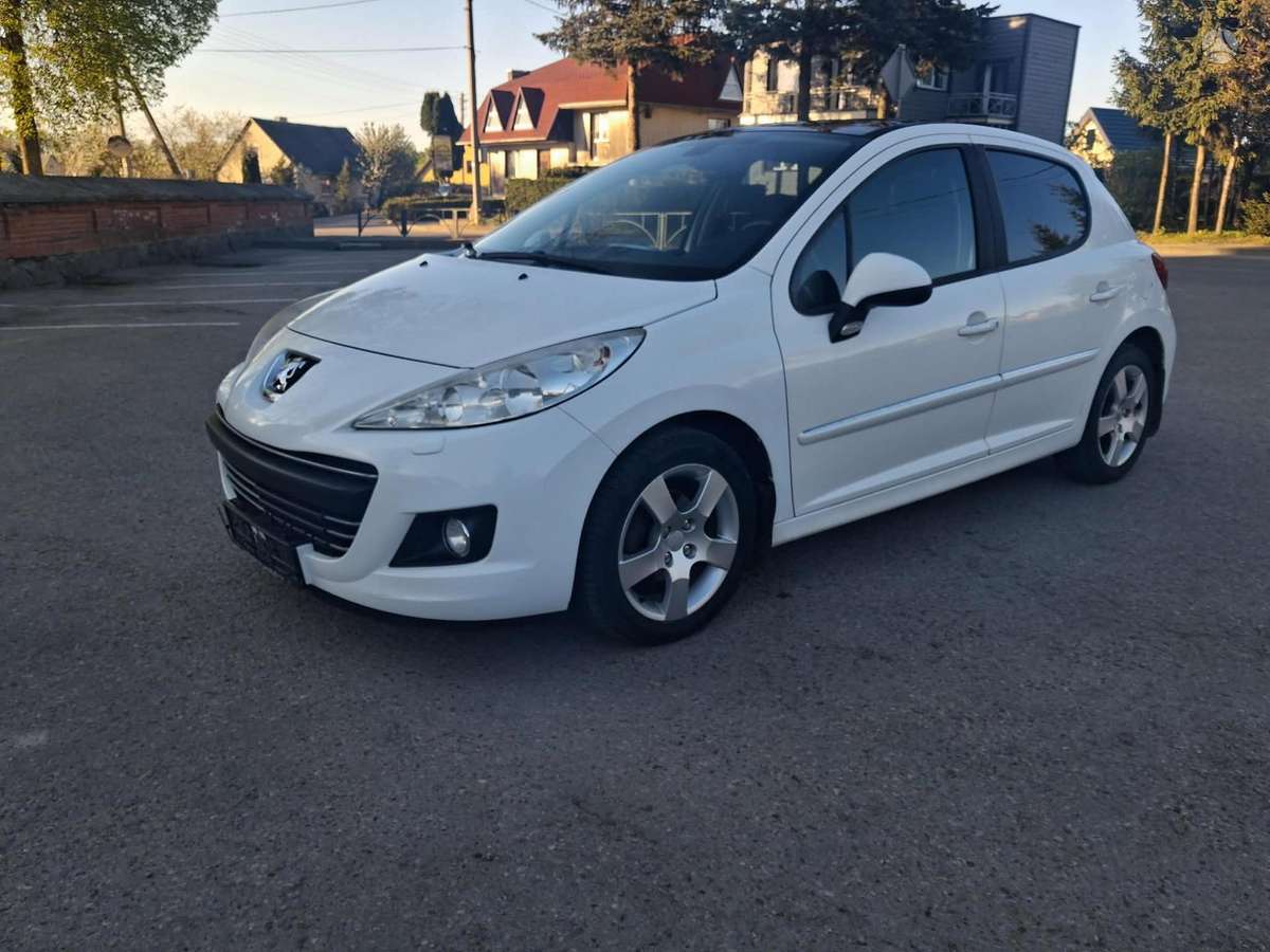 Peugeot 207, 1.6 l., hatchback