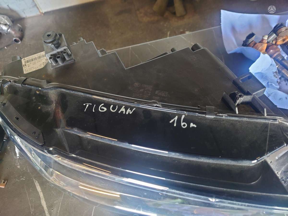 Volkswagen Tiguan lights