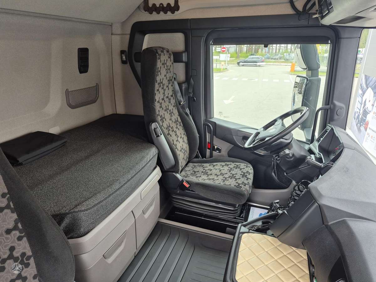 Scania R 460 A4x2NA, double sleeper