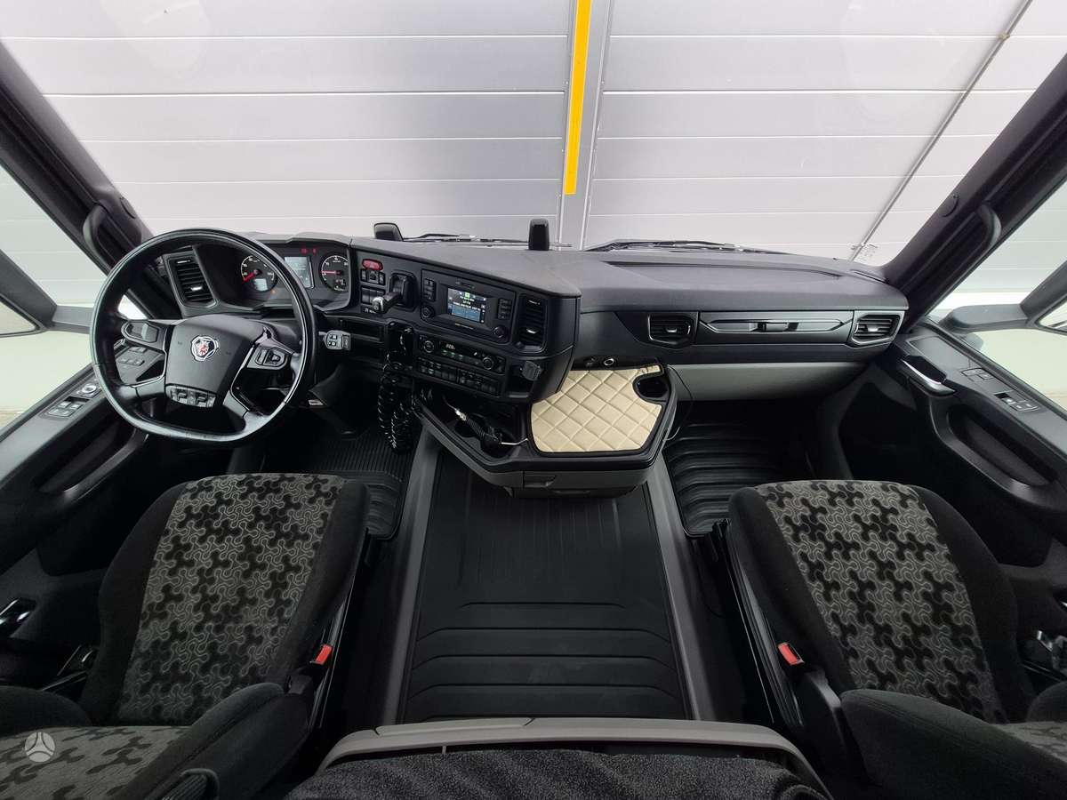 Scania R 460 A4x2NA, double sleeper