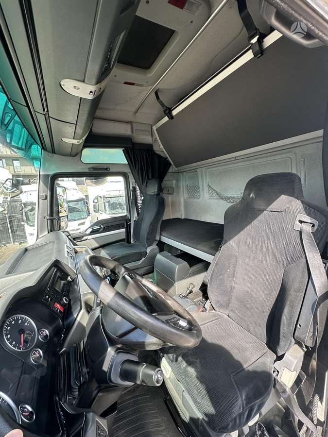 MAN TGX 18.440, double sleeper