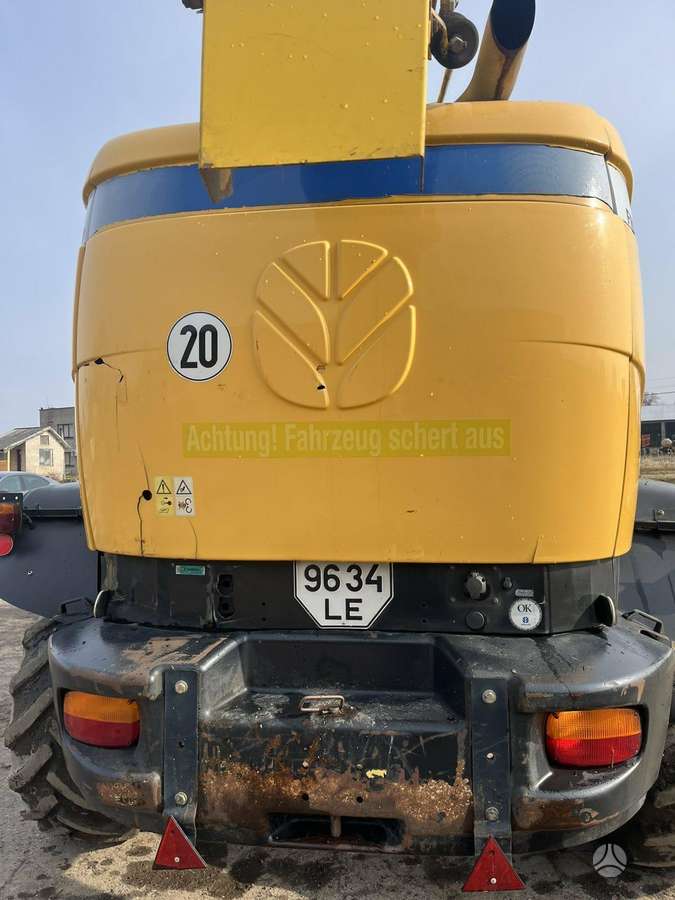 New Holland FR9040, self-propelled mower conditioners
