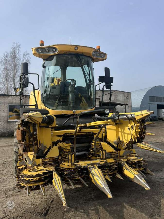 New Holland FR9040, self-propelled mower conditioners