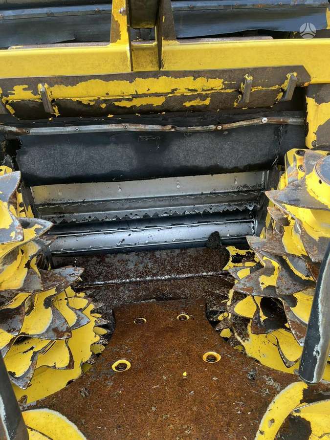 New Holland FR9040, self-propelled mower conditioners
