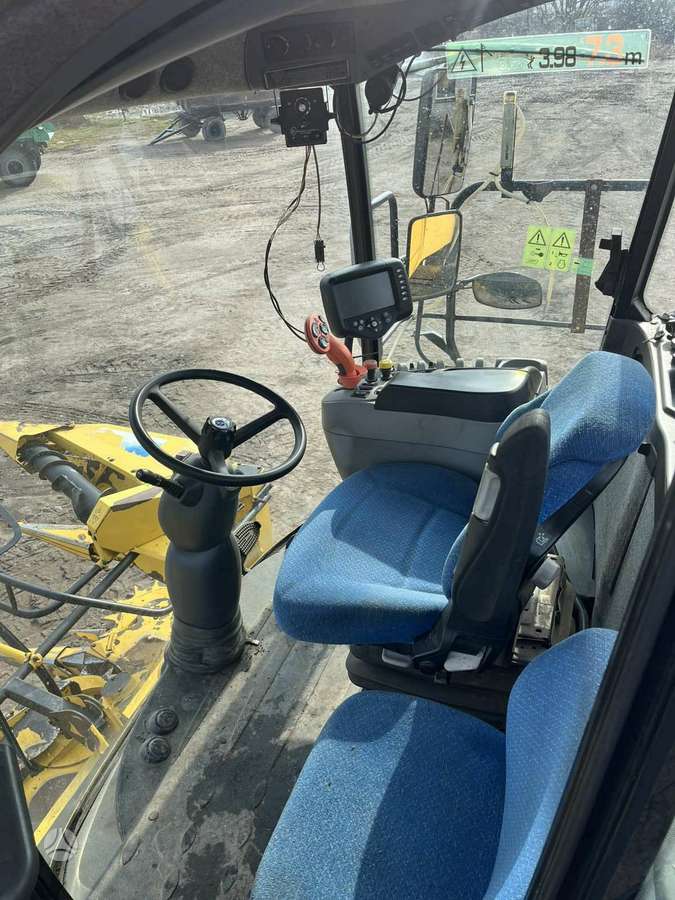 New Holland FR9040, self-propelled mower conditioners