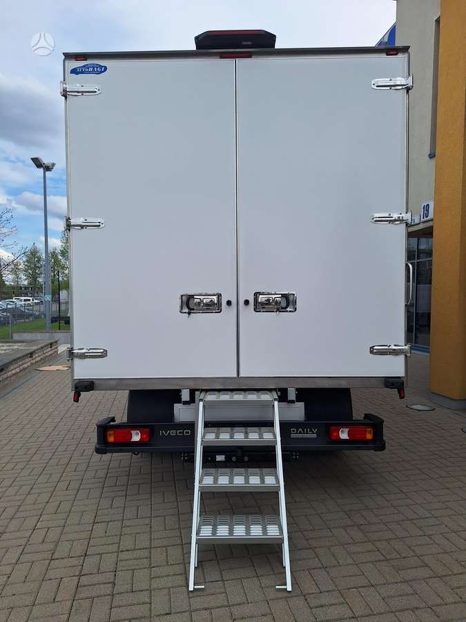 Iveco Daily, box trucks / box vans
