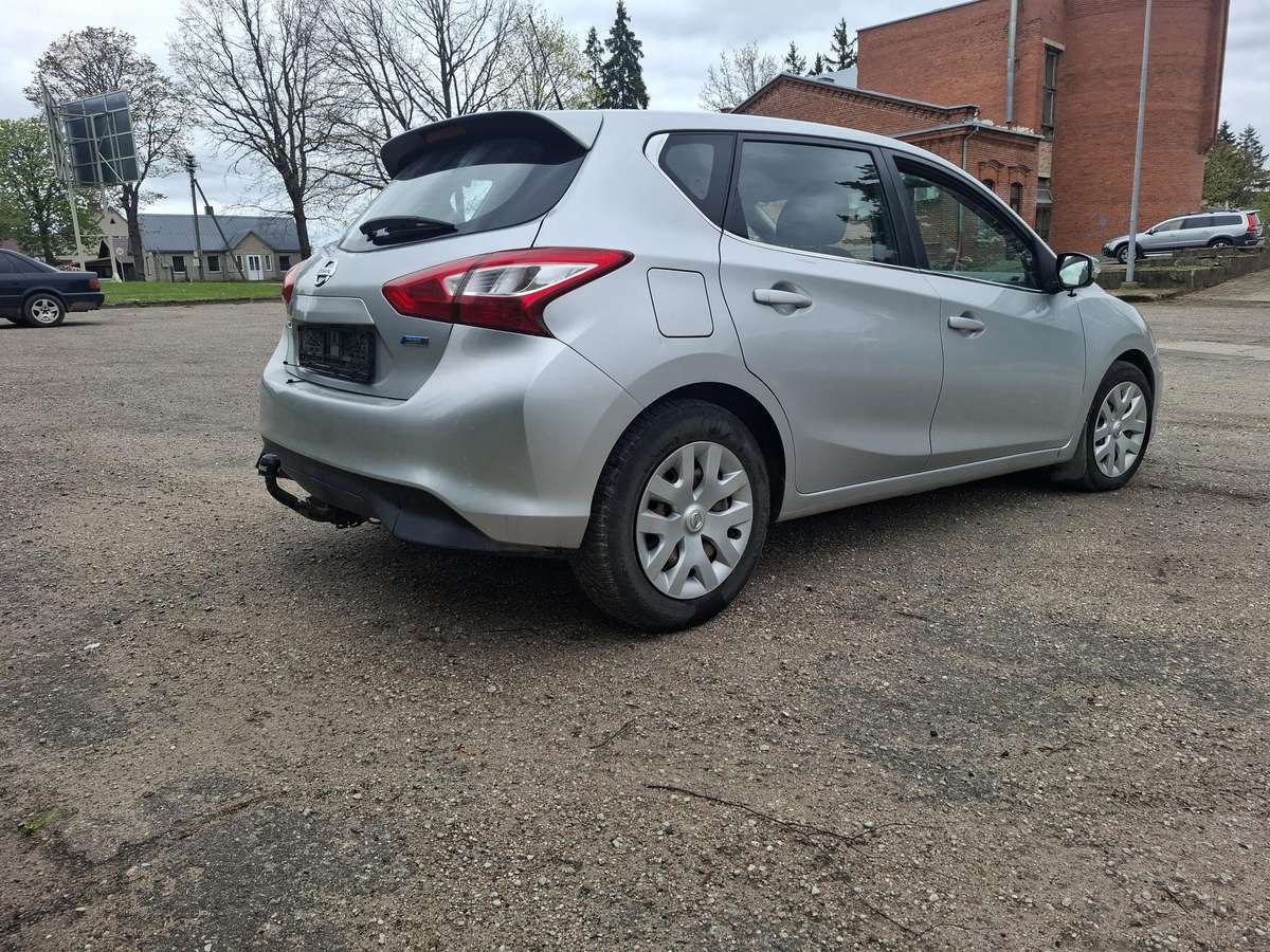 Nissan Pulsar, 1.5 l., hatchback