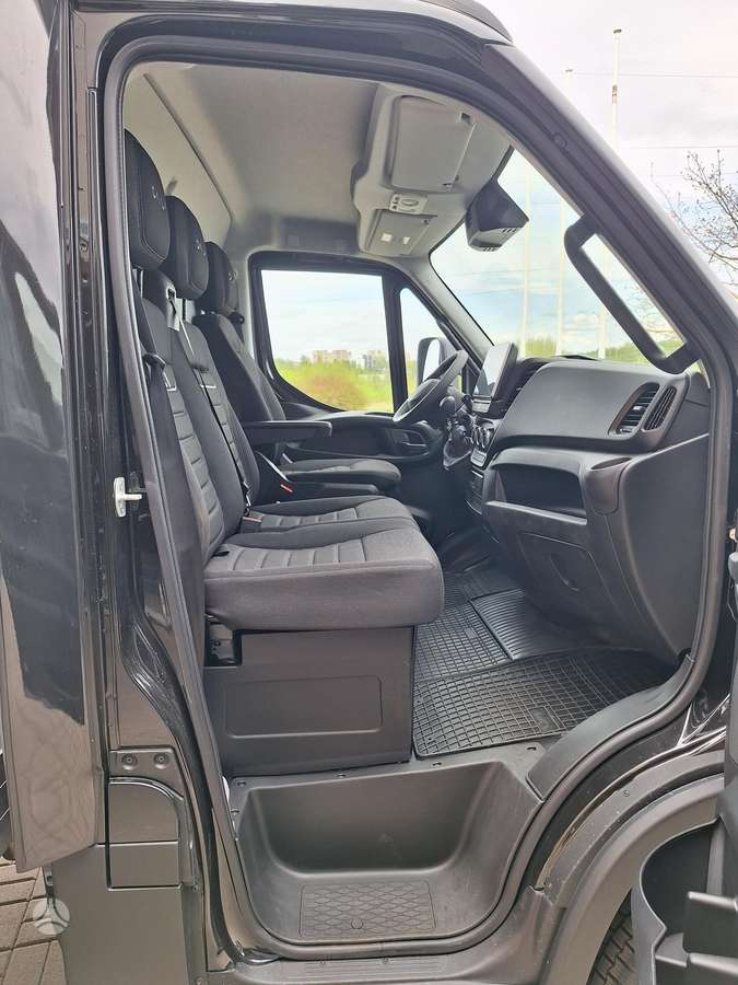 Iveco Daily, box trucks / box vans