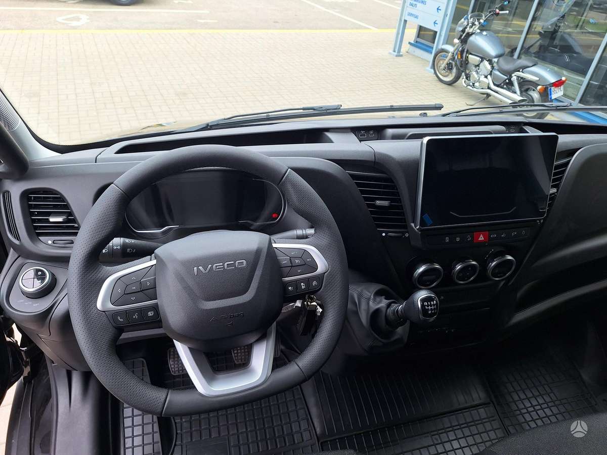 Iveco Daily, box trucks / box vans
