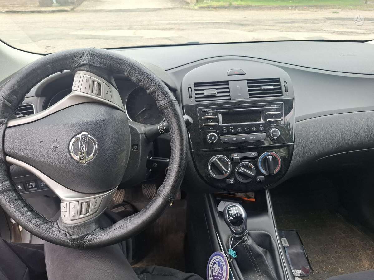 Nissan Pulsar, 1.5 l., hatchback