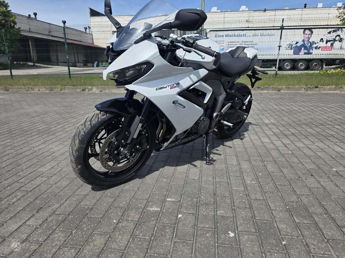 Triumph Daytona 660cc, superbikes
