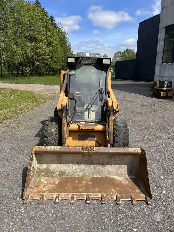 Case 60XT, mini loaders