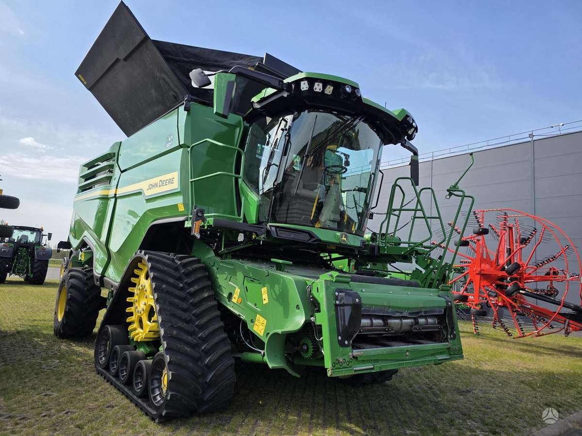 John Deere X9 1100, combine harvesters