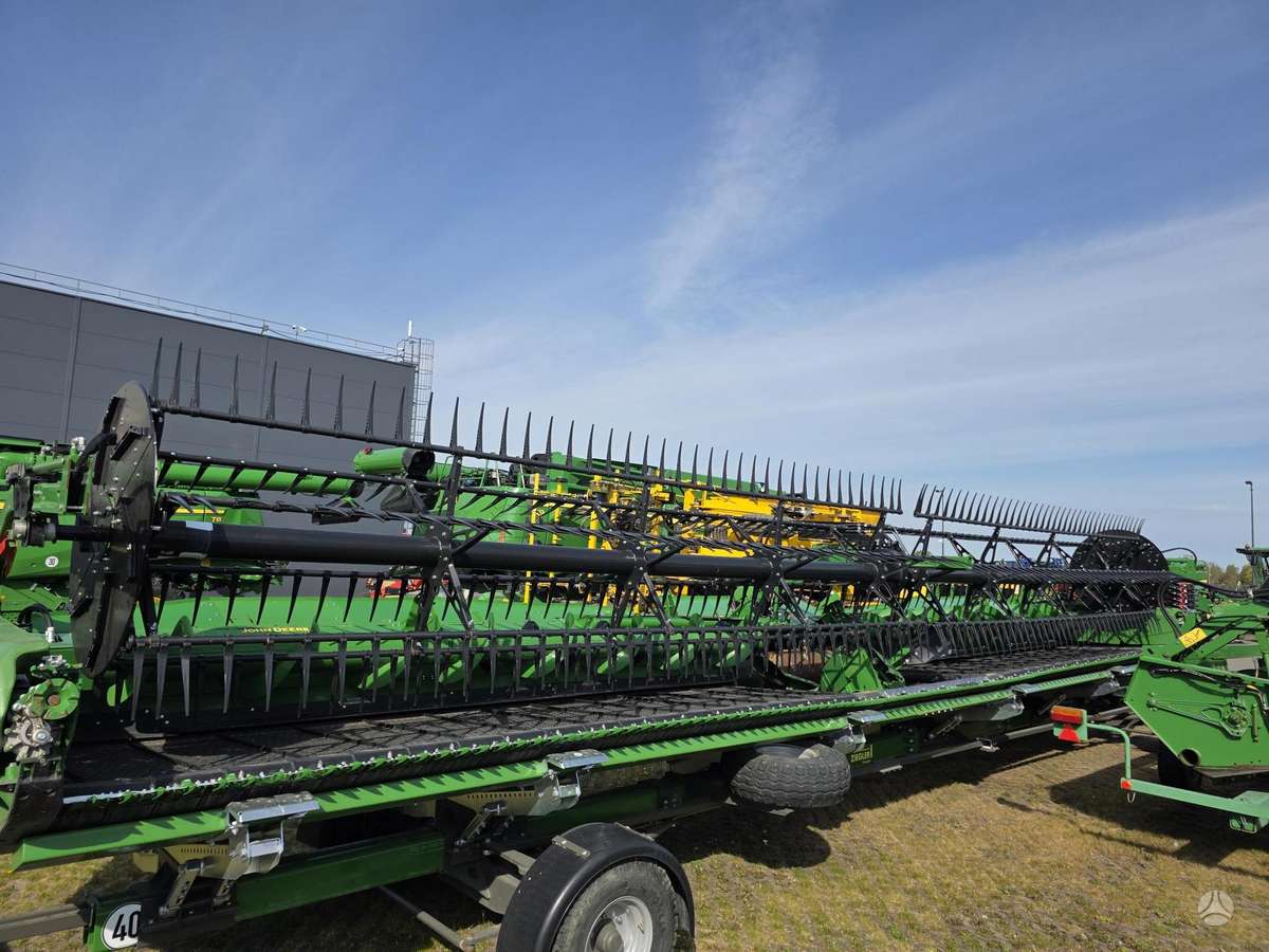 John Deere X9 1100, combine harvesters