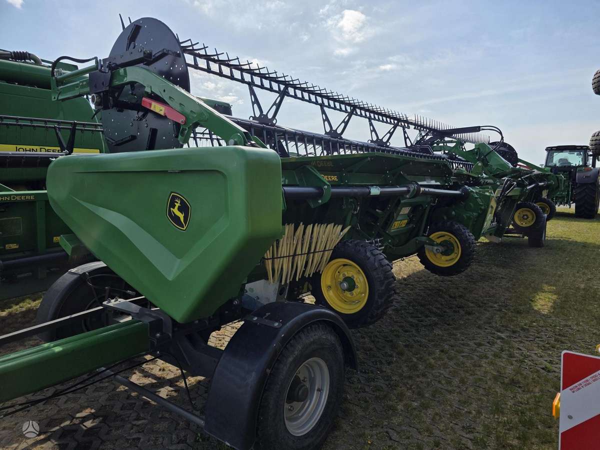 John Deere X9 1100, combine harvesters